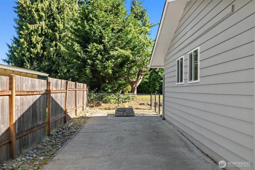 Property photo for 4910 Ne 7th Street, Renton photo 23