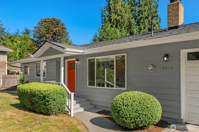 Property photo for 4910 Ne 7th Street, Renton photo 2