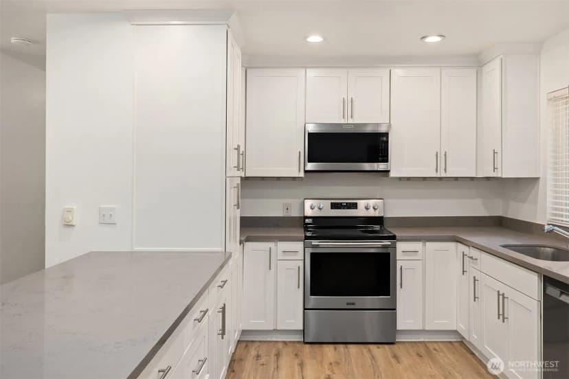 Property photo for 4910 Ne 7th Street, Renton photo 12
