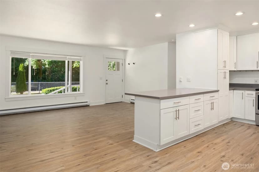 Property photo for 4910 Ne 7th Street, Renton photo 14