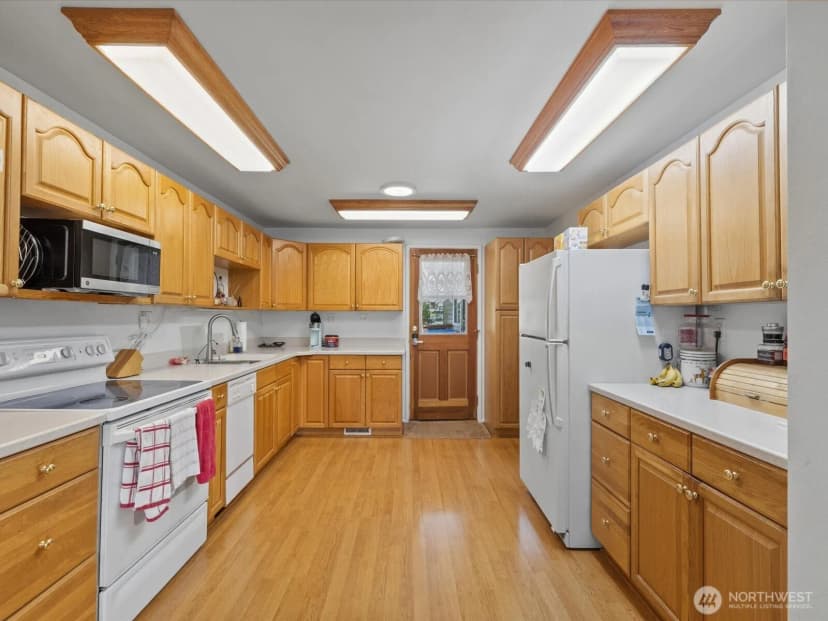 Property photo for 2345 N 130th Street, Seattle photo 10
