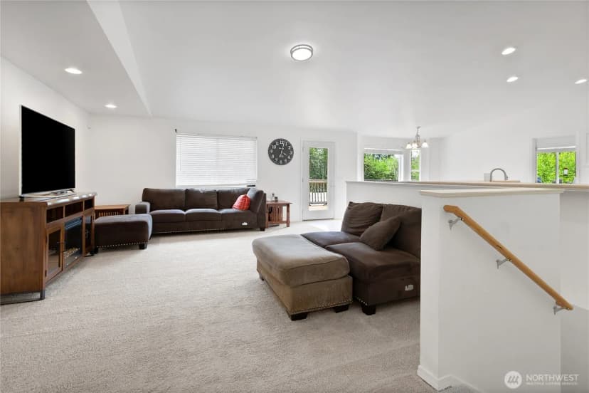 Property photo for 12311 Holtz Road E, Eatonville photo 18