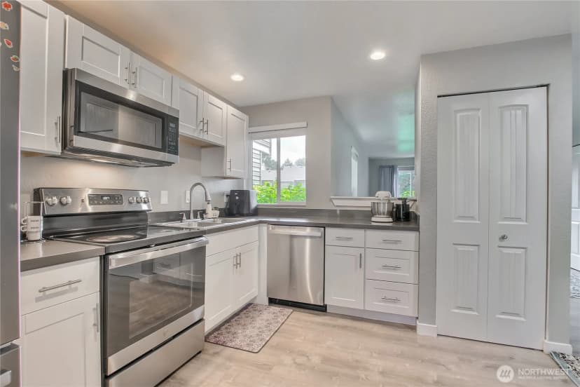 Property photo for 2100 S 336th Street #q3, Federal Way photo 8