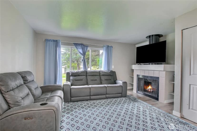 Property photo for 2100 S 336th Street #q3, Federal Way photo 4