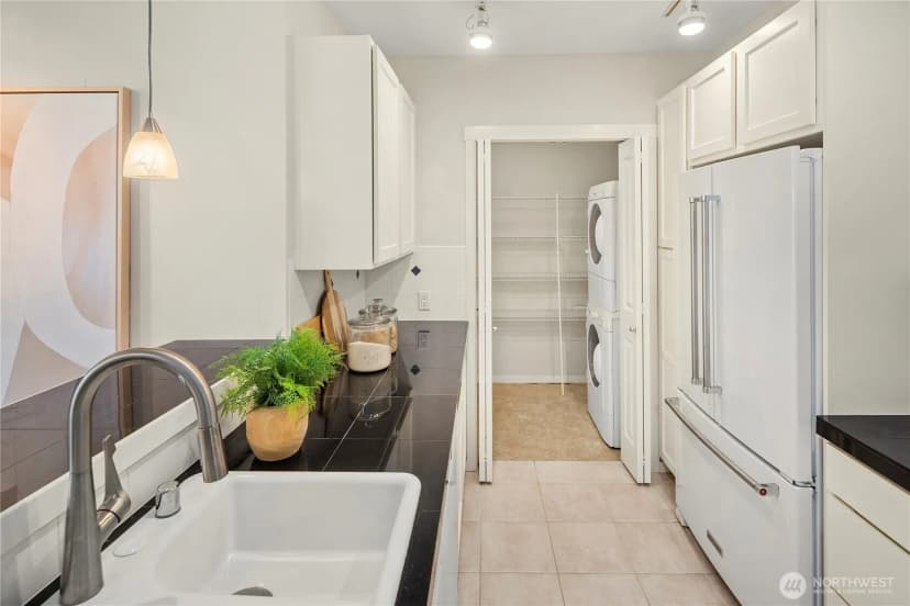 Property photo for 2901 Ne Blakeley Street #409, Seattle photo 12
