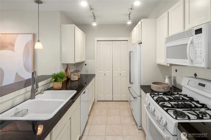 Property photo for 2901 Ne Blakeley Street #409, Seattle photo 11