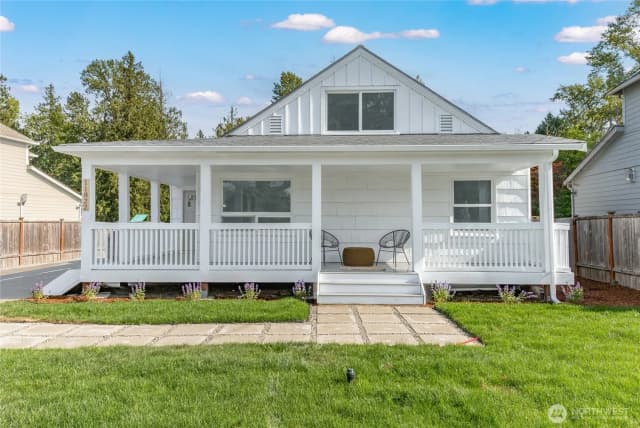 Property photo for 11822 24th Street E, Edgewood photo 2