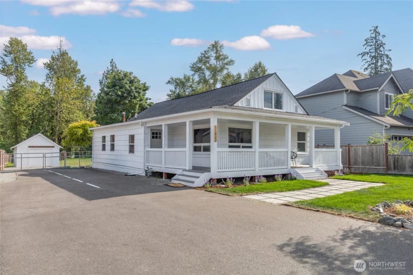 Property photo for 11822 24th Street E, Edgewood