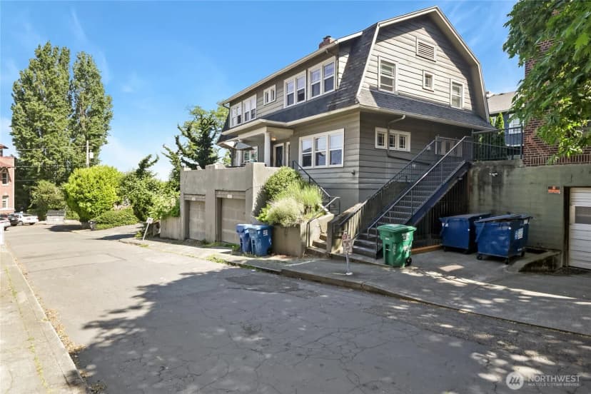 Property photo for 1010 Bellevue Court E, Seattle photo 27