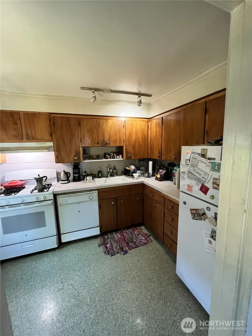 Property photo for 1010 Bellevue Court E, Seattle photo 8