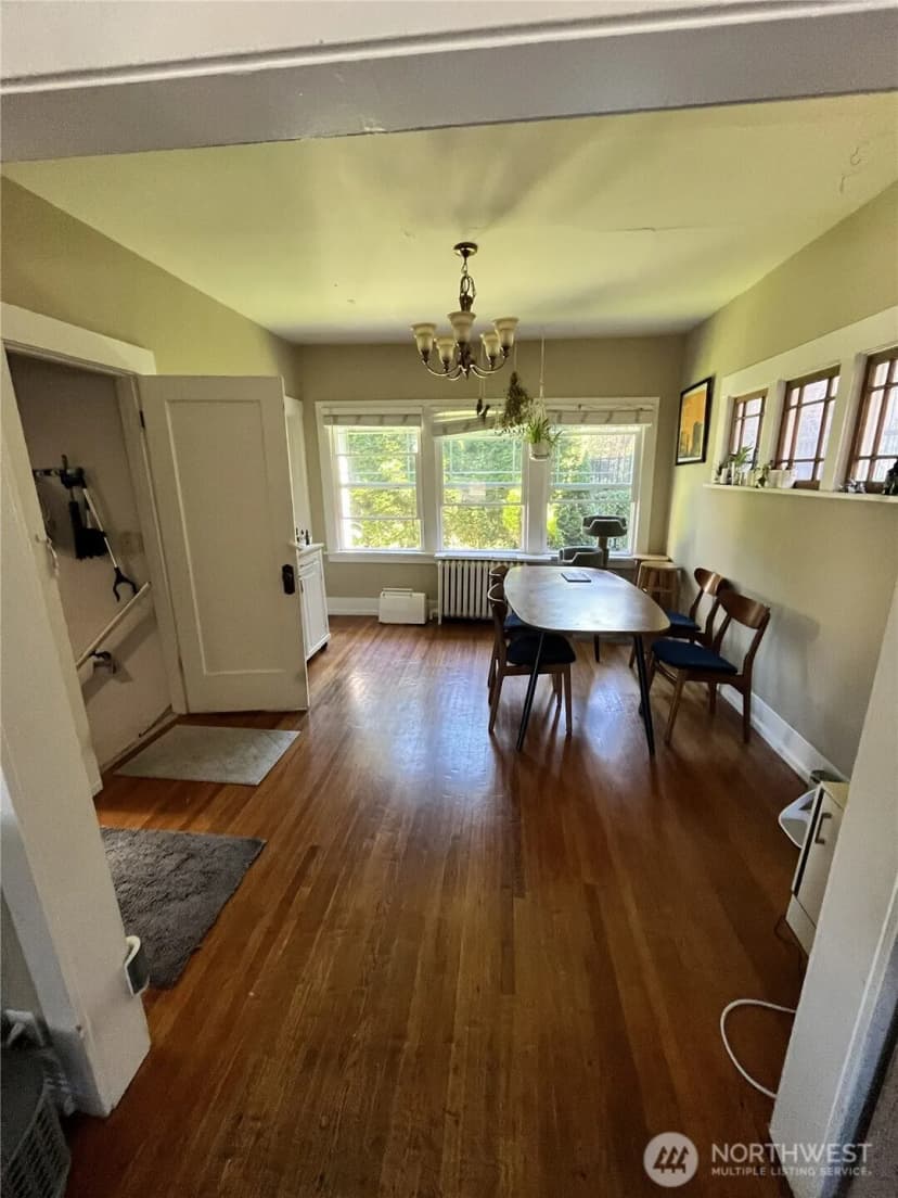 Property photo for 1010 Bellevue Court E, Seattle photo 18