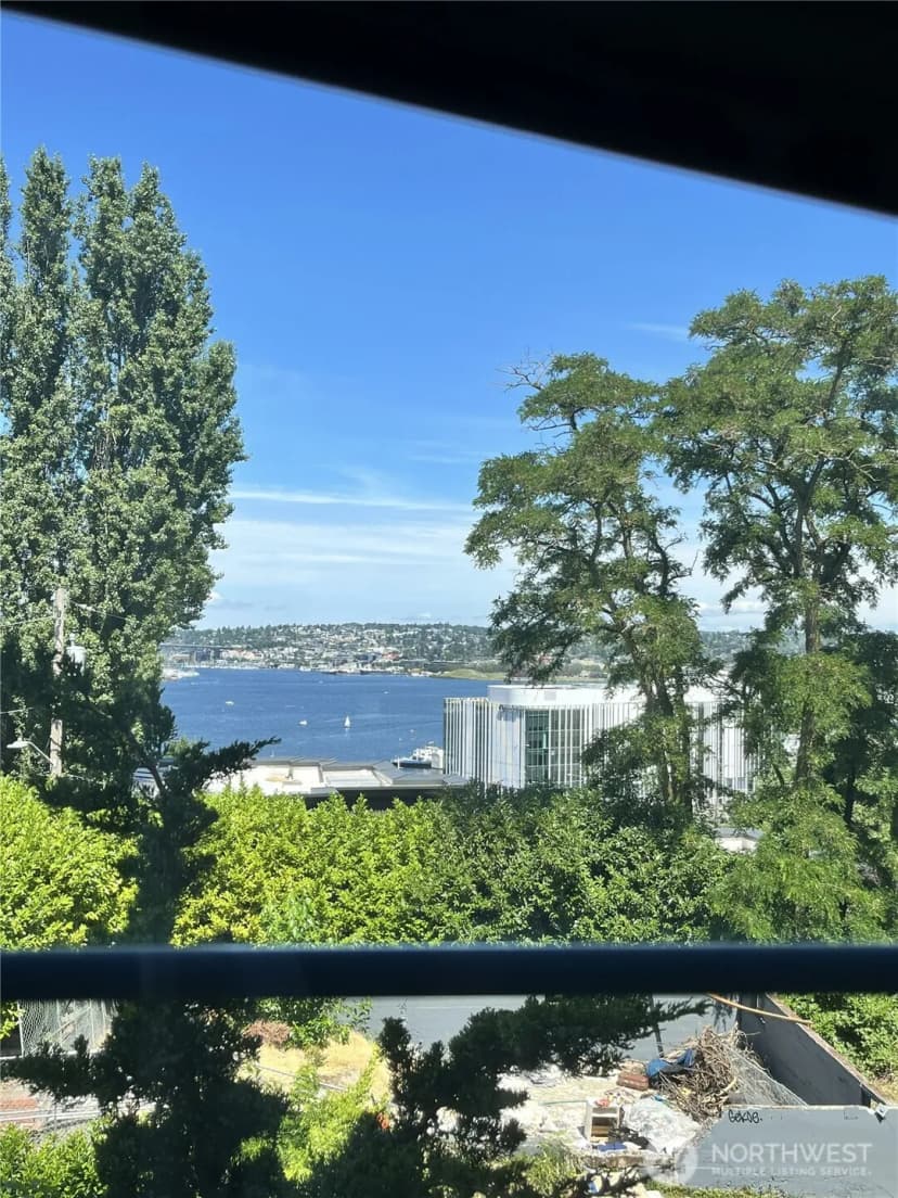 Property photo for 1010 Bellevue Court E, Seattle photo 12