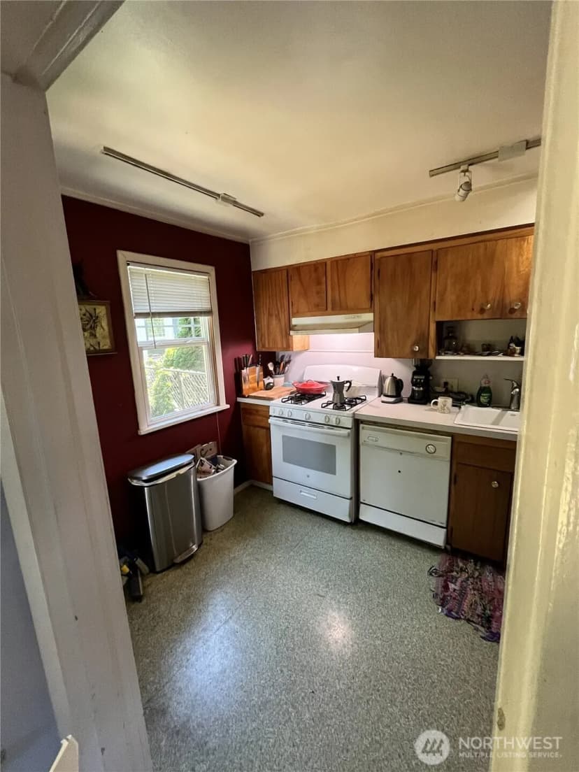 Property photo for 1010 Bellevue Court E, Seattle photo 9