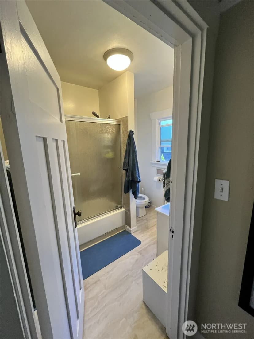 Property photo for 1010 Bellevue Court E, Seattle photo 23
