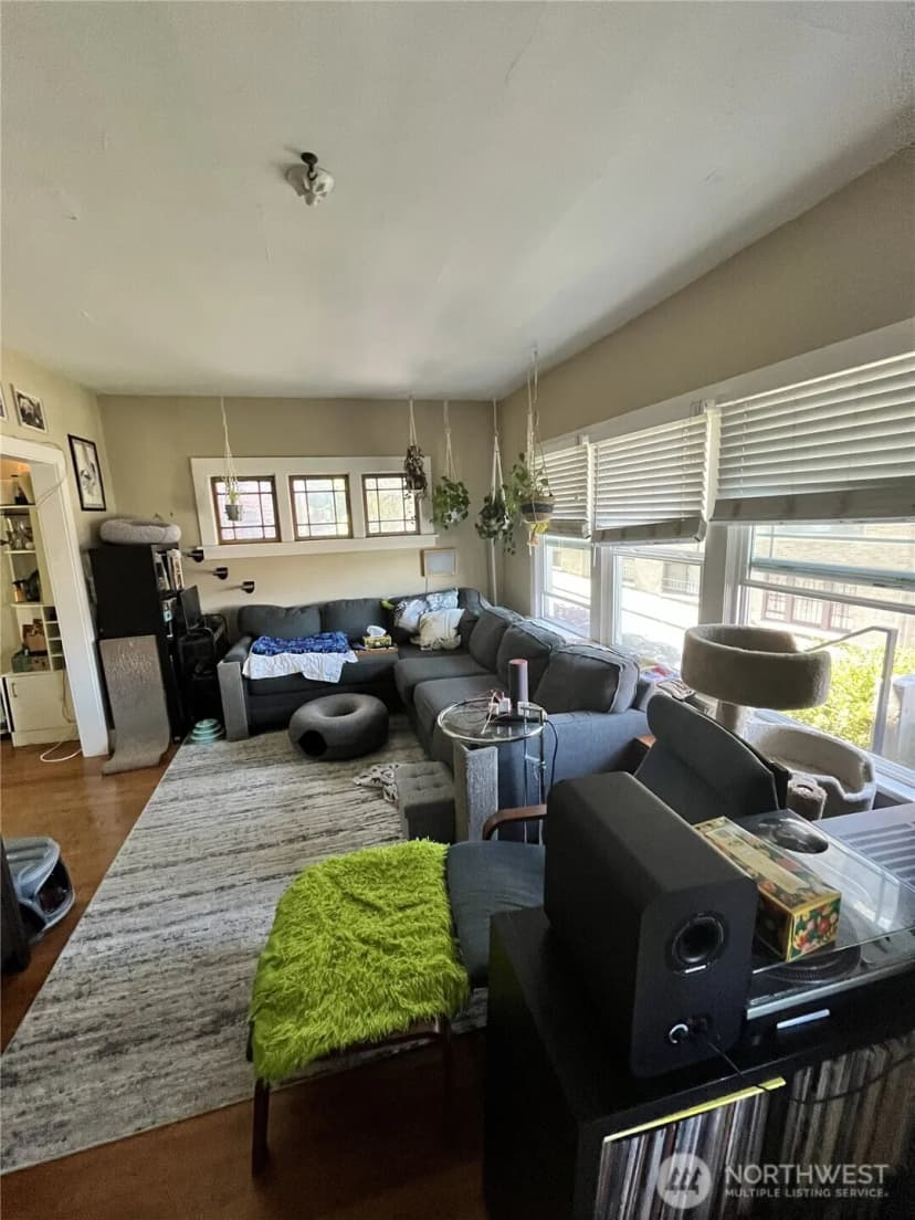Property photo for 1010 Bellevue Court E, Seattle photo 17