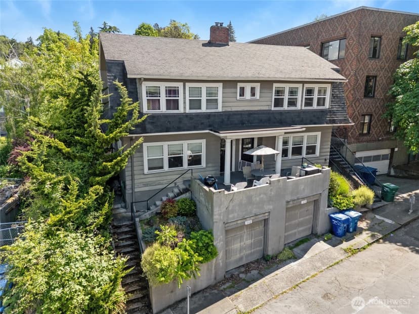 Property photo for 1010 Bellevue Court E, Seattle photo 16