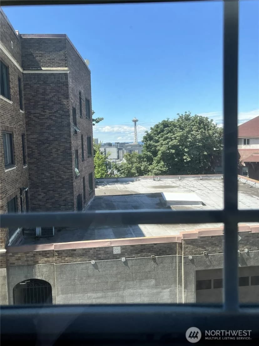 Property photo for 1010 Bellevue Court E, Seattle photo 11