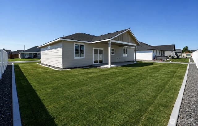 Property photo for 909 Ne 6th Avenue, Ephrata photo 3