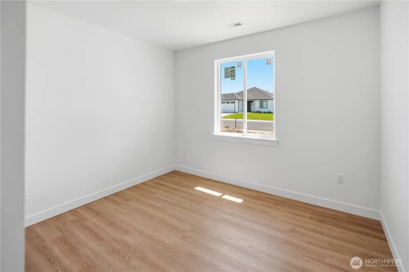 Property photo for 909 Ne 6th Avenue, Ephrata photo 16