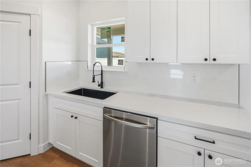 Property photo for 909 Ne 6th Avenue, Ephrata photo 8