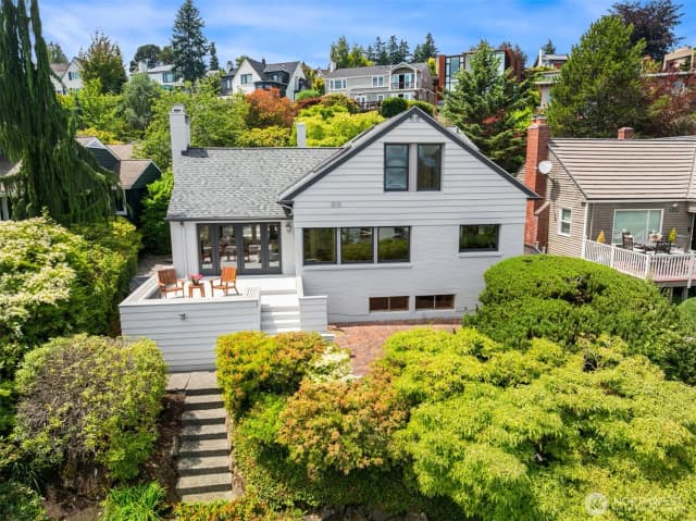 Property photo for 4529 E Laurel Drive Ne, Seattle photo 2