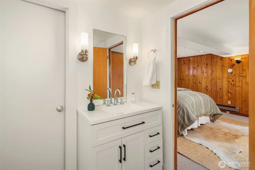 Property photo for 4529 E Laurel Drive Ne, Seattle photo 28