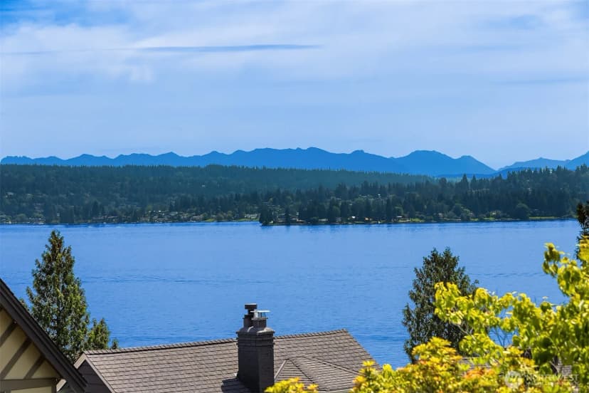Property photo for 4529 E Laurel Drive Ne, Seattle photo 13