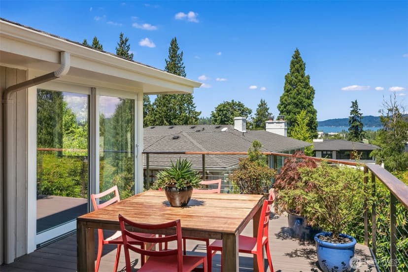 Property photo for 5757 64th Avenue Ne, Seattle photo 12