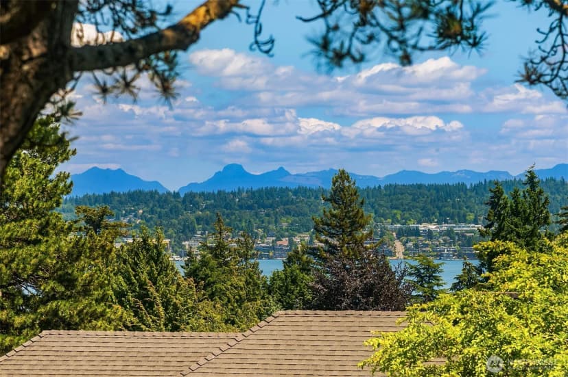 Property photo for 5757 64th Avenue Ne, Seattle photo 13