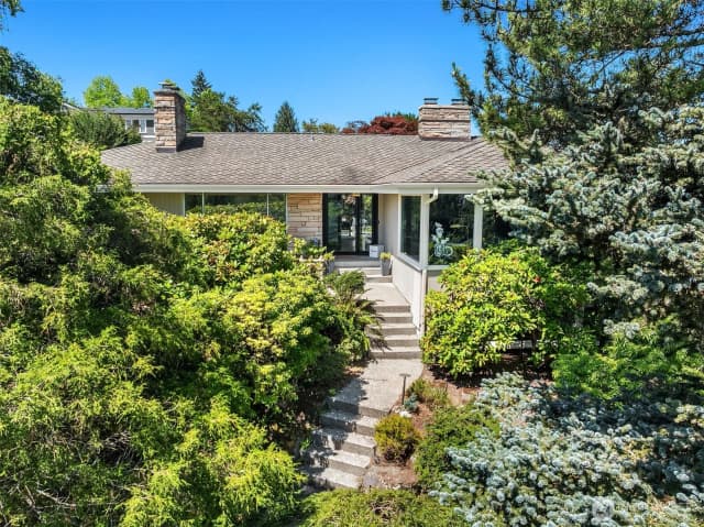 Property photo for 5757 64th Avenue Ne, Seattle photo 3