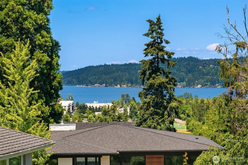 Property photo for 5757 64th Avenue Ne, Seattle photo 4