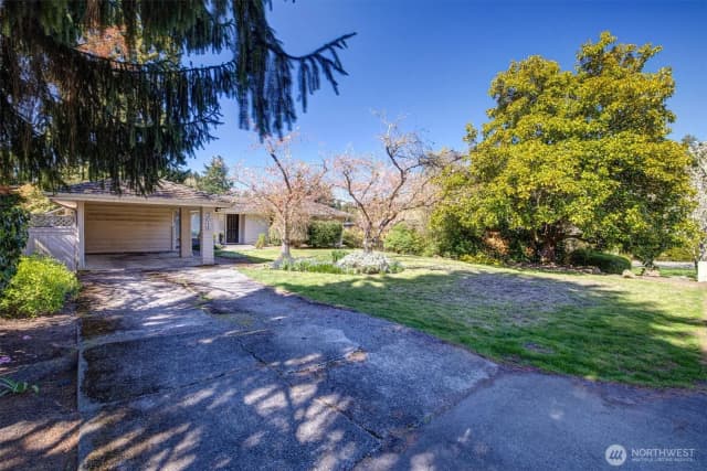 Property photo for 3015 Hunts Point Circle, Hunts Point photo 2