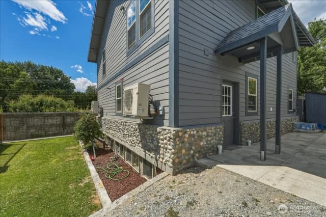 Property photo for 330 W Highland Avenue, Chelan photo 4