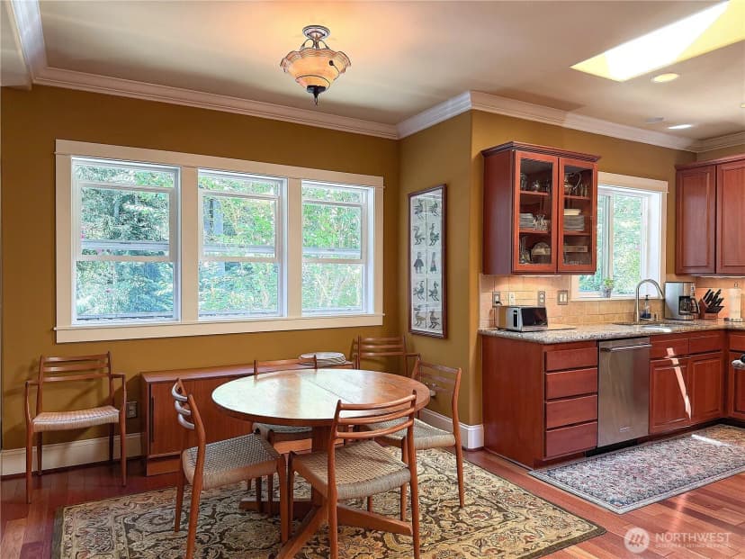 Property photo for 18210 Homeview Drive, Edmonds photo 11