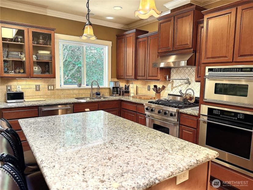 Property photo for 18210 Homeview Drive, Edmonds photo 10