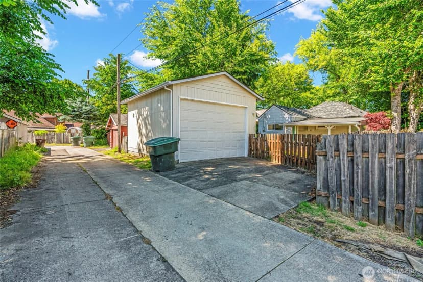 Property photo for 1821 Nichols Boulevard, Longview photo 27