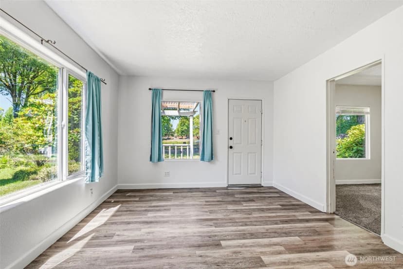 Property photo for 1821 Nichols Boulevard, Longview photo 3