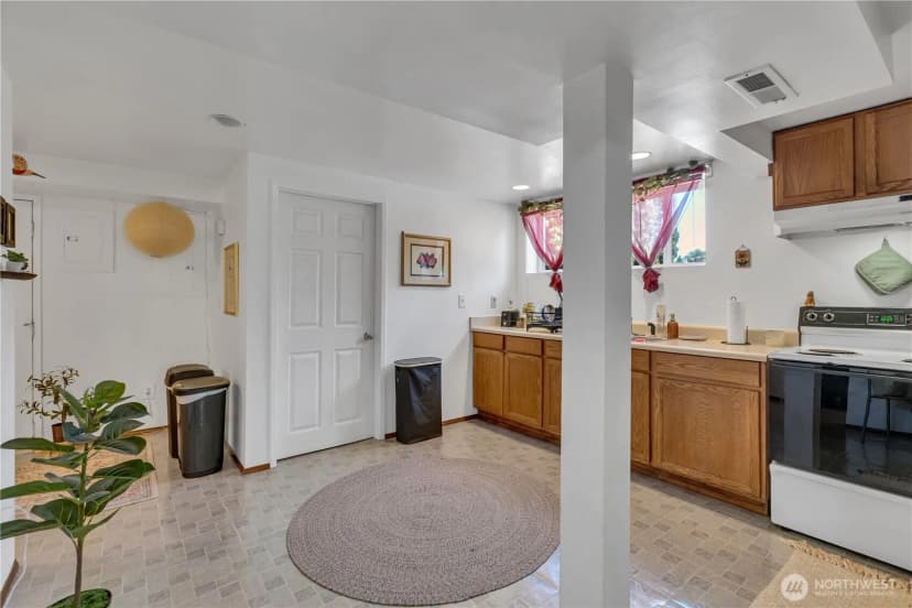 Property photo for 13025 Ambaum Boulevard Sw #a & B, Burien photo 21