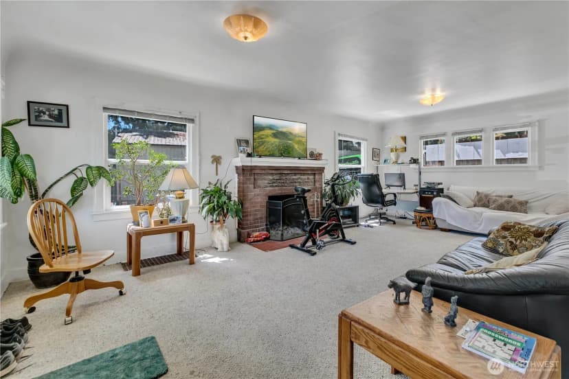 Property photo for 13025 Ambaum Boulevard Sw #a & B, Burien photo 6