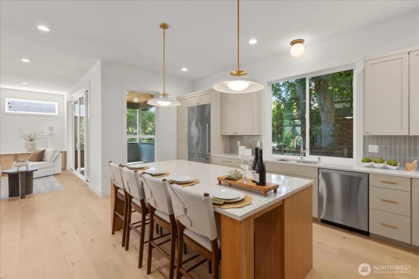 Property photo for 5739 25th Avenue Ne, Seattle photo 18