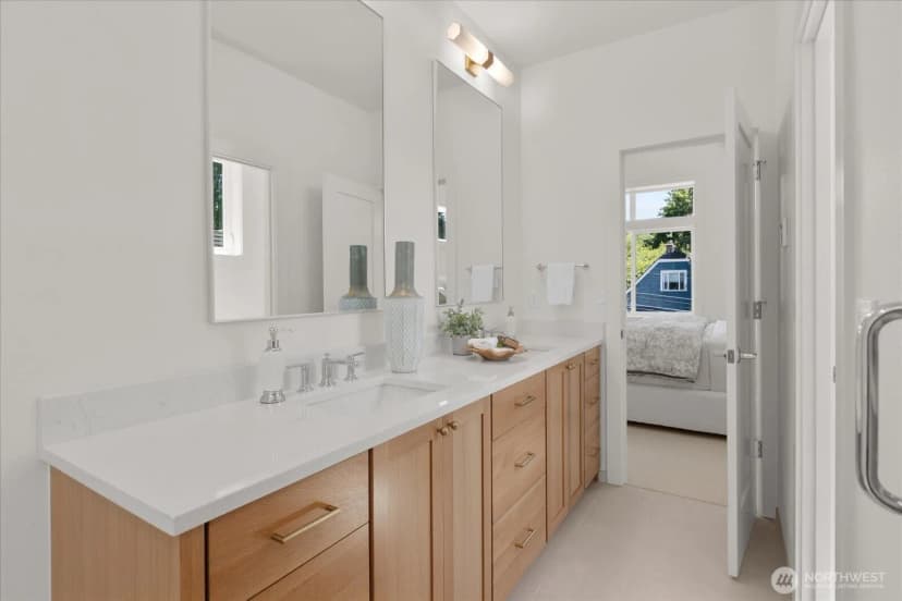 Property photo for 5739 25th Avenue Ne, Seattle photo 26