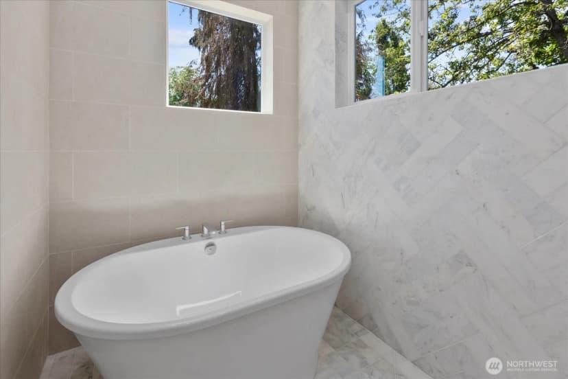 Property photo for 5739 25th Avenue Ne, Seattle photo 28