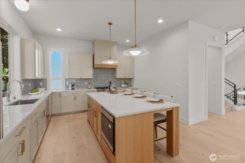 Property photo for 5739 25th Avenue Ne, Seattle photo 16