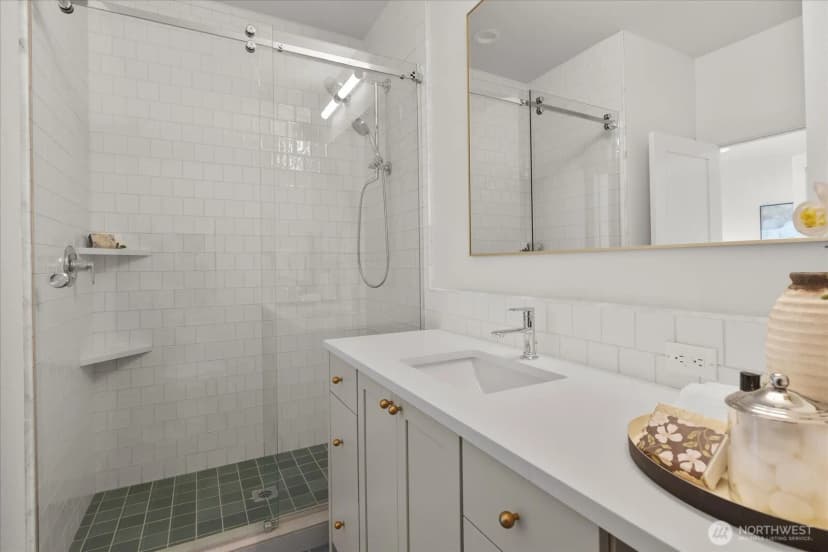 Property photo for 5739 25th Avenue Ne, Seattle photo 32