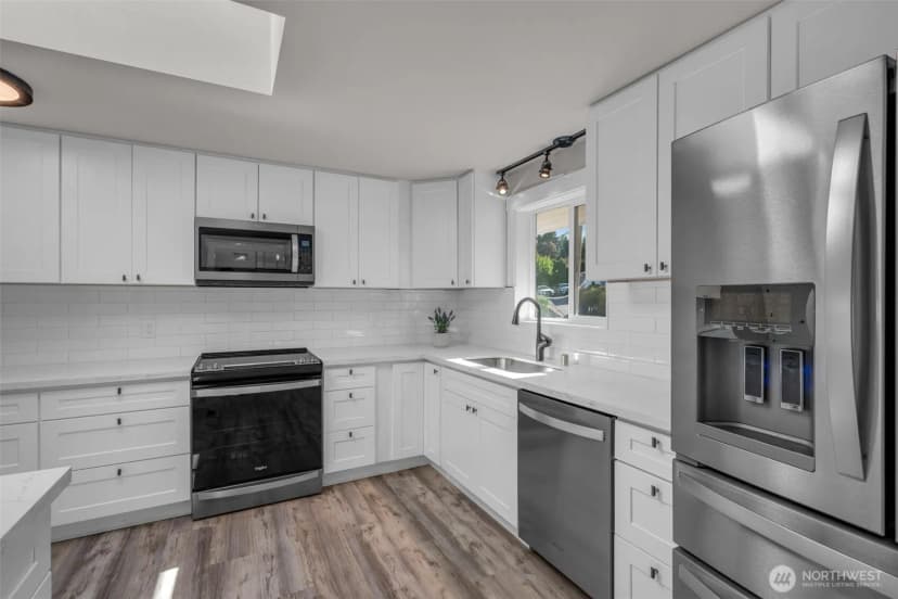 Property photo for 19156 66th Place Ne, Kenmore photo 12