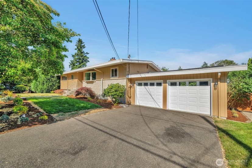 Property photo for 19156 66th Place Ne, Kenmore photo 2