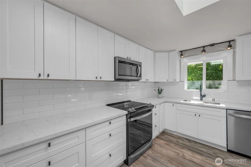 Property photo for 19156 66th Place Ne, Kenmore photo 11