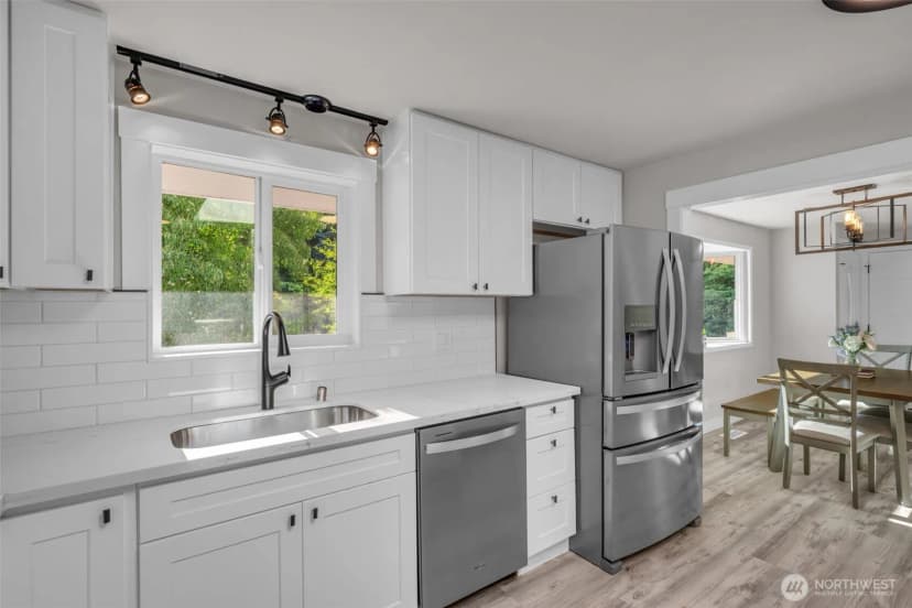 Property photo for 19156 66th Place Ne, Kenmore photo 13