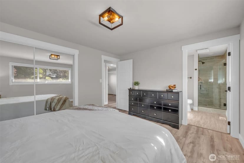 Property photo for 19156 66th Place Ne, Kenmore photo 15