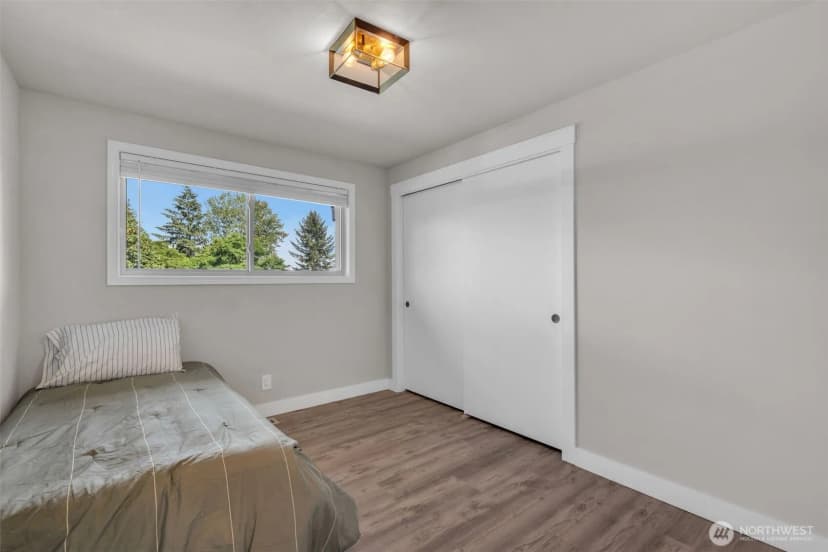 Property photo for 19156 66th Place Ne, Kenmore photo 18
